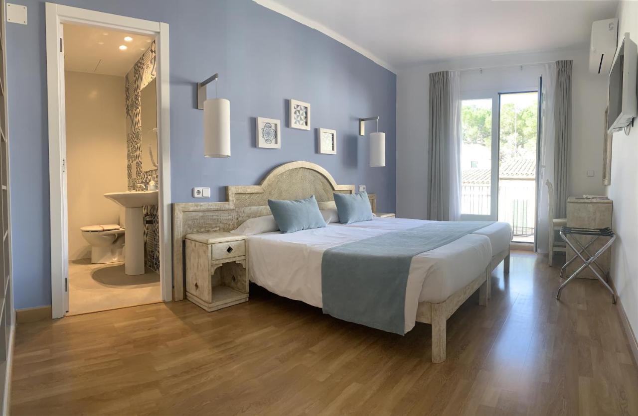 Hostal Hpc Porto Colom Bagian luar foto