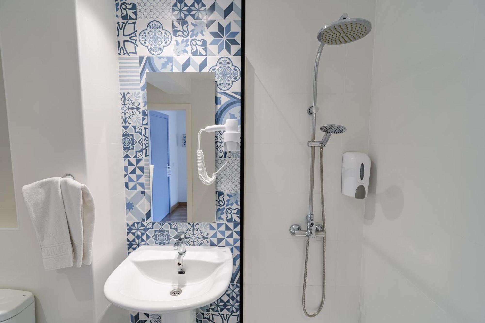 Hostal Hpc Porto Colom Bagian luar foto