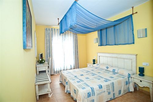 Hostal Hpc Porto Colom Bagian luar foto